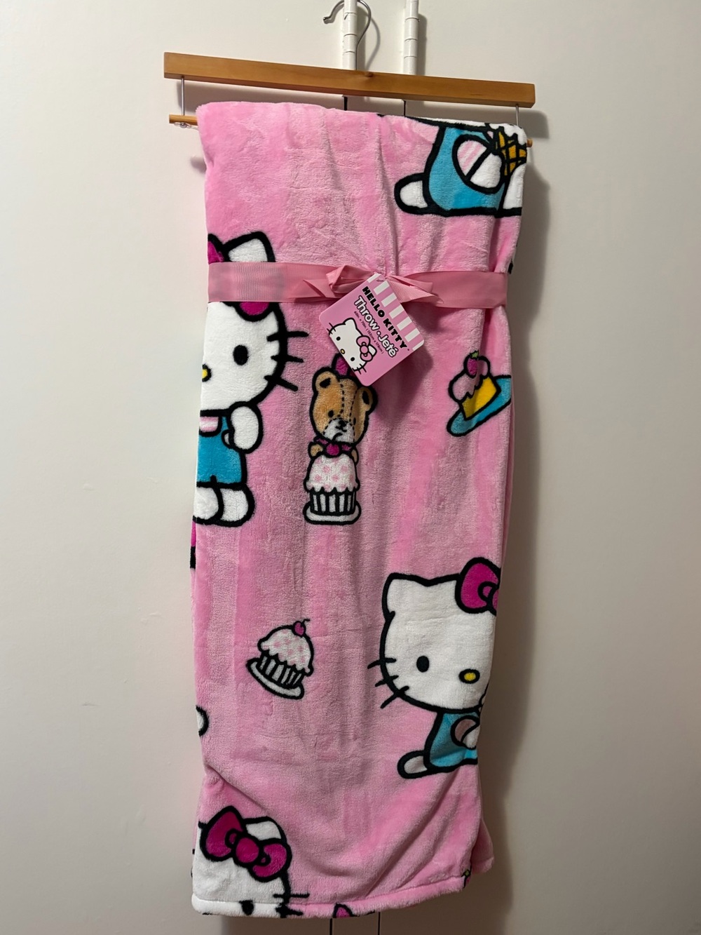 Hello Kitty Pink Plush Kids Throw Blanket with Cupcake & Character Print